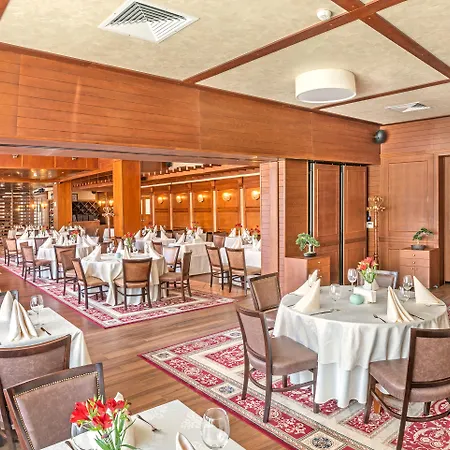 Yastrebets Wellness&spa Hotel Borowez