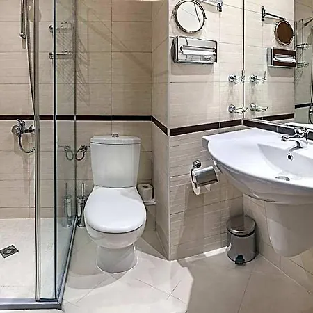 Yastrebets Wellness & מלון
